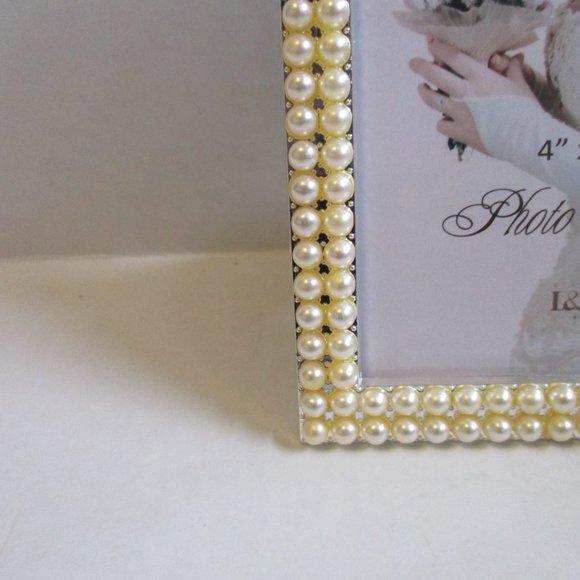 *Faux Pearl Accent Photo Frame - 4" x 6" - Victorian Inspired - Picture 2 of 4
